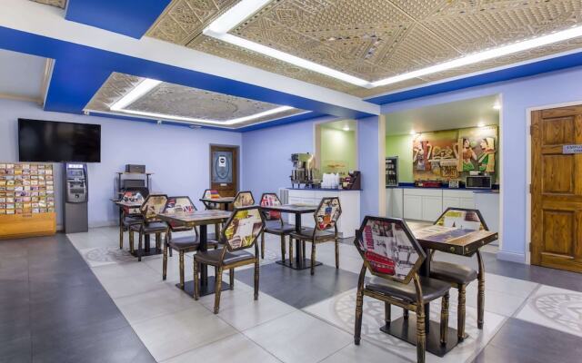1 Life Studio and Suites