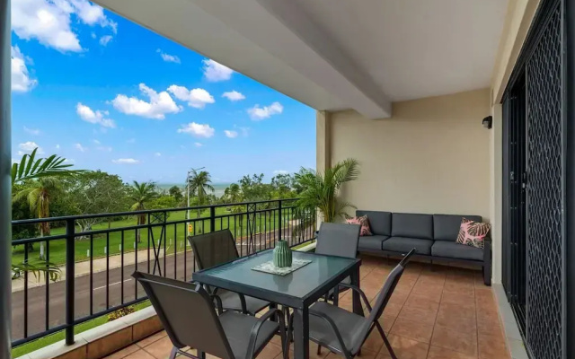 Zen Emerald Shore Seaview - Balcony - Sunset View