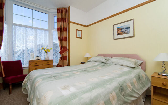 The Three Tees - Guest house