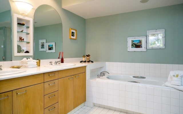 Vista Waikoloa D-102 2 Bedroom Condo by RedAwning