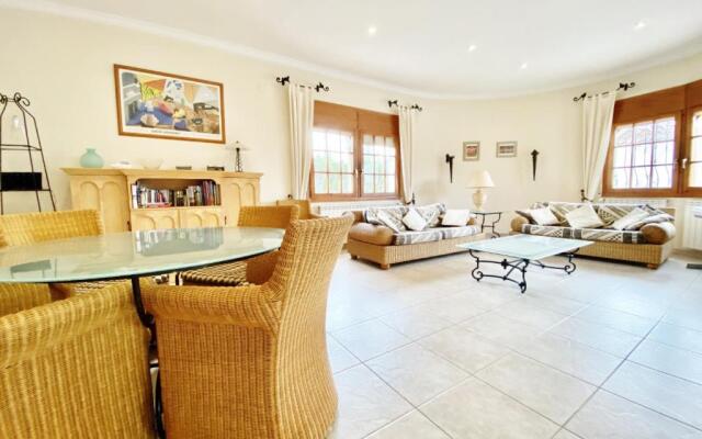 Villa Leonore stunning 2bedroom villa with air-conditioning & private swimming pool