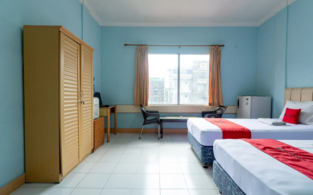 RedDoorz Plus @ Jalan Iskandar Muda Medan