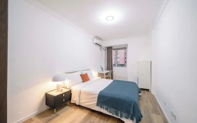 Tyms 4BR 2BA APT Riverside