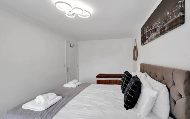 3 Bedroom and 2 Bath House with Balcony