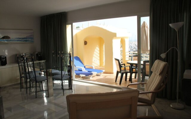Spectacular Apartment in Puerto Marina, Next to the Beach,