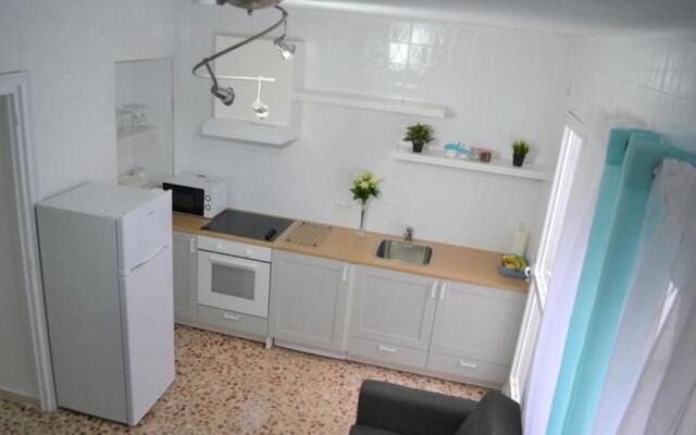 1 Bedroom Studio Apartment Nice and Modern ideal for the beach and city centre