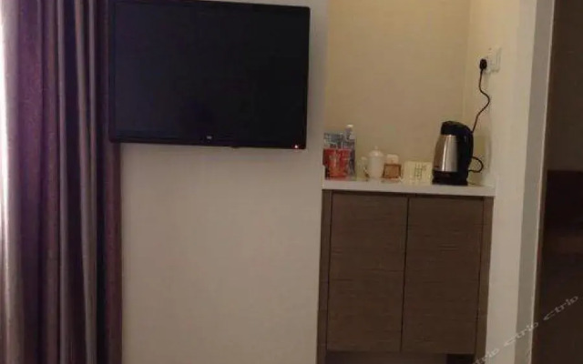 Phoenix Jinghua Hotel