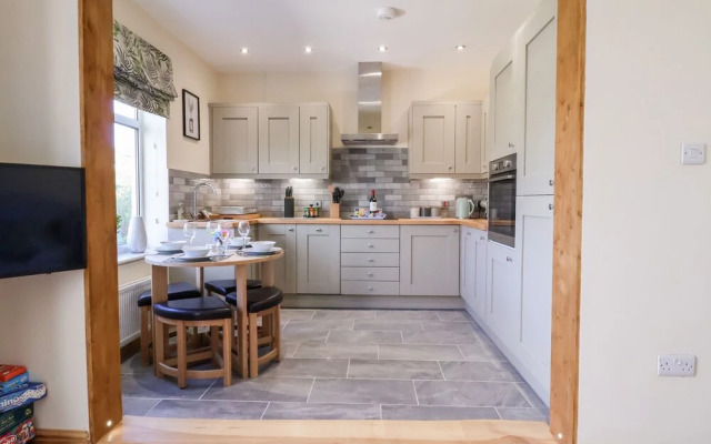3 Rhyd Drive