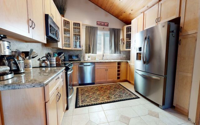 Winterset Woodland - Near Hike & Bike Trails!