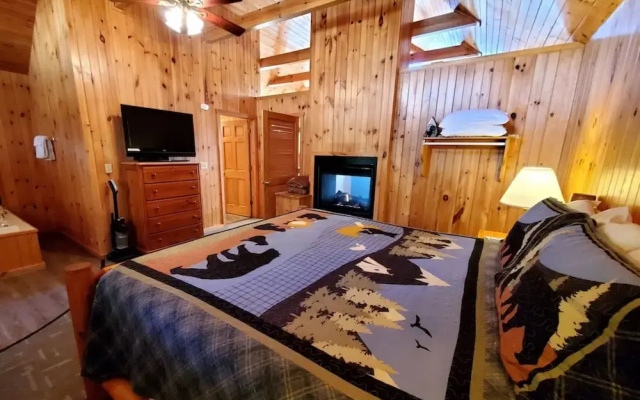 Urban Escape - 1BR King Cabin