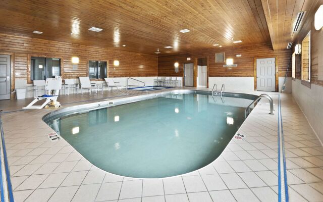 Country Inn & Suites by Radisson, Watertown, SD