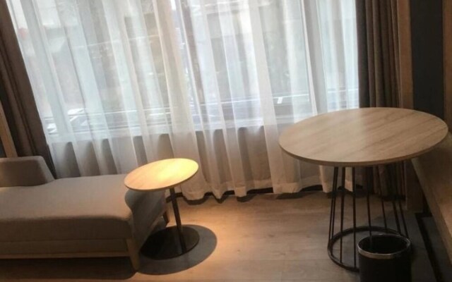 Naive S Hotel