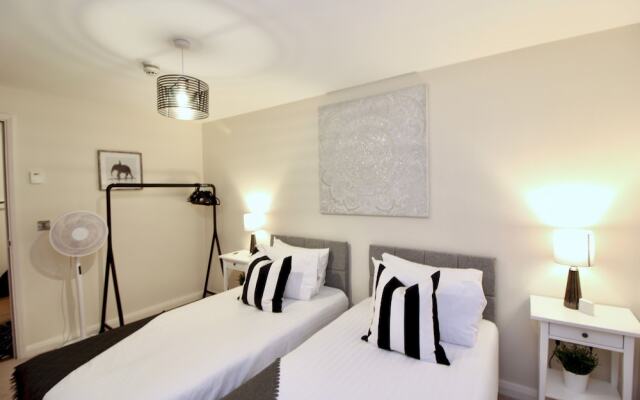 Beautiful Central Windsor Apartment