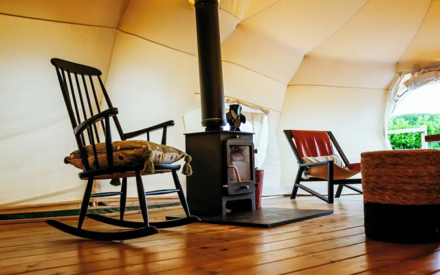Luxury Glamping Retreat in Battle