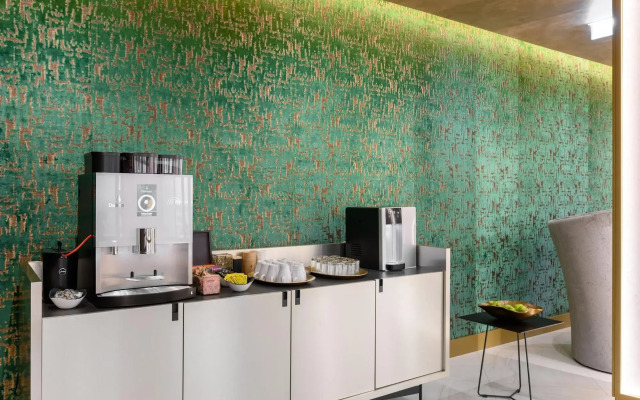 Emerald Downtown Suites