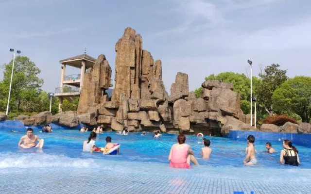 Wugong Mountain Rongyuan International Hot Spring Resort – People – Jian