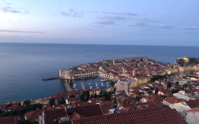 Apartment LuxeView2- Old Town View, 10min to town