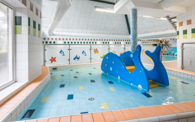 Comfy Holiday Home in Hooghalen with Bubble Bath