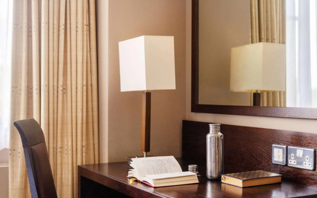 Mercure York Fairfield Manor Hotel