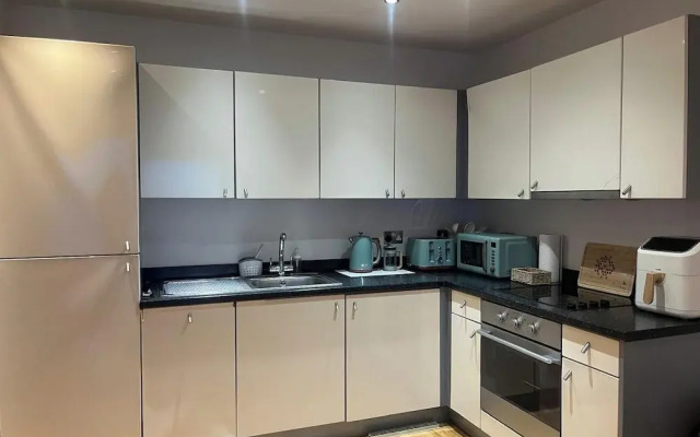 Apartmentsleeps5-city-tv-wifi-seaview