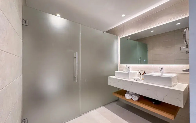 Luxury 2 Bedroom Apartment
