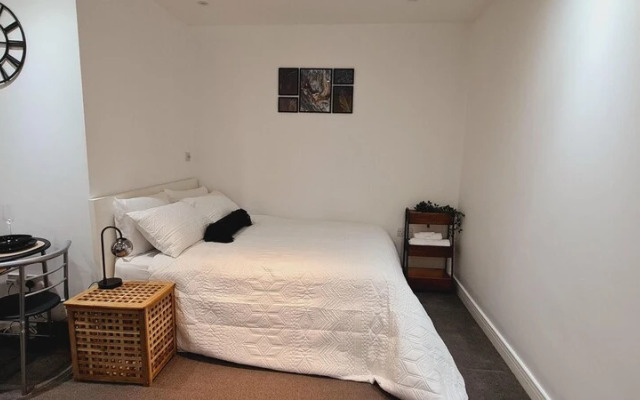 Maple House - Inviting 1-bed Apartment in London