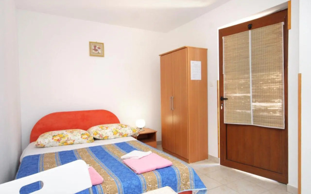 Apartments by the sea Valun, Cres - 8081