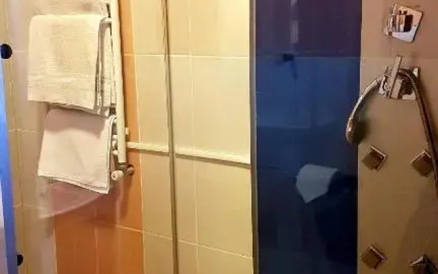 Parallel Hotel
