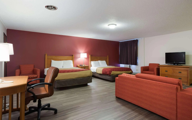 Econo Lodge Inn & Suites