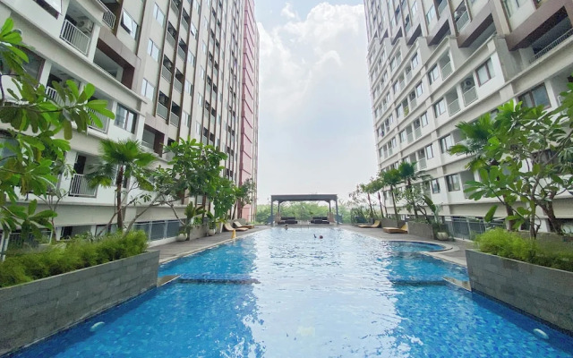 Cozy Studio Apartment At Gateway Park Lrt City Bekasi