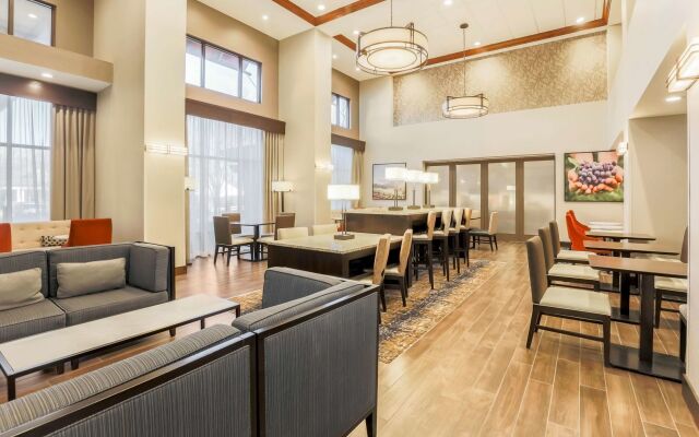 Hampton Inn & Suites Windsor - Sonoma Wine Country