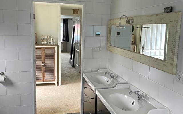 Amster Houseboat Bed without Breakfast