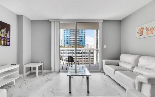 Luxury Apartments W Pool & Ocean views