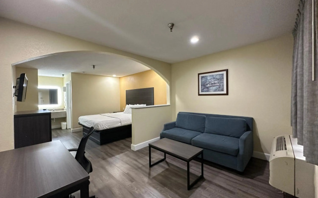 Rodeway Inn & Suites Highway 290 Northwest
