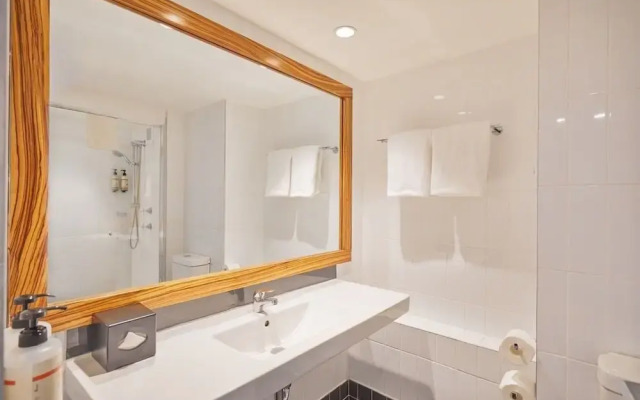 Adge Apartments