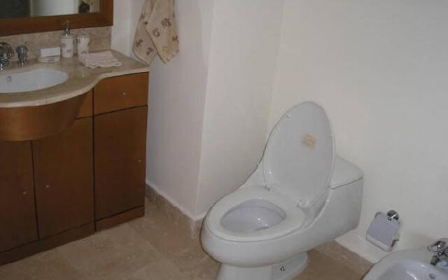 Deluxe Two-bedroom Condo - Pri 8497