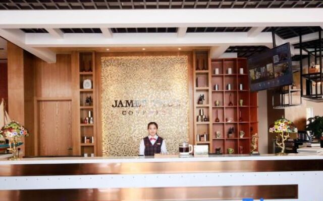 James Joyce Coffetel(Qingdao Jiaodong International Airport Jiaodong Metro Station)