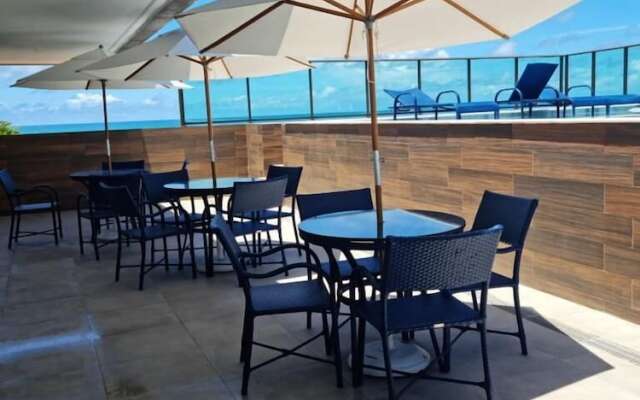 Flat Charmoso Vista Mar by La Playa