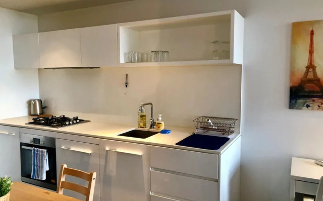 Modern 2 Bedroom Apartment In Melbourne's Southbank