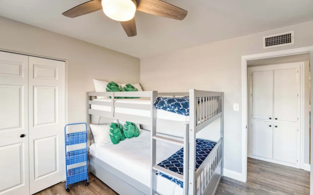 3BR Sleeps 8 Pool Putting Green BQQ Large Island!