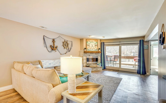 Lakefront Osage Beach Retreat: Dock Access!