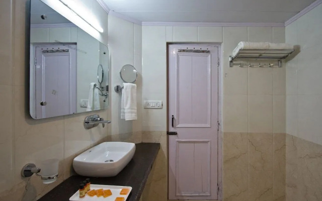 OYO 38112 Aastha Regency By Comlux