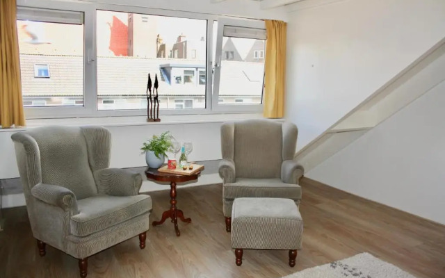 Private top floor, 150 m from the beach!