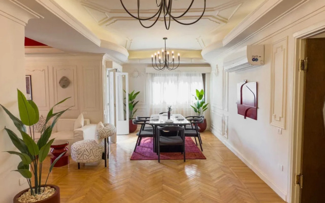 The 2bdr Crimson Crib @ The Heart Of Heliopolis
