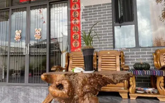 Lijiang Yuni Xiaoyuan Inn (Sanyi Airport)
