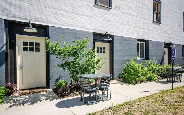 Tobacco Warehouse Inn