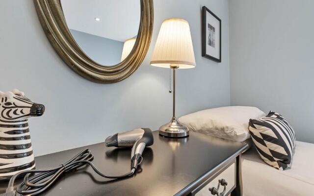 Central Pier Place | Large Group House | 20 metres from the Pier and beach