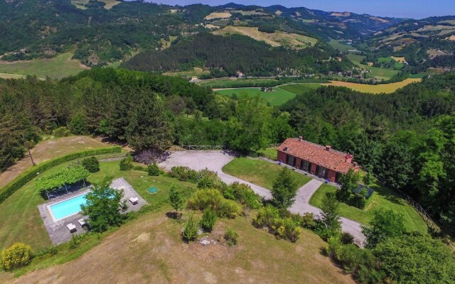 Spacious Villa in Marradi with Swimming Pool