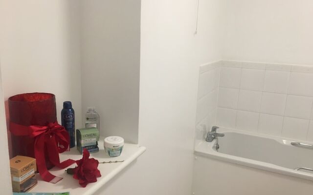 2 Bed Flat, Dedicated Workspace, Parking, 4KTV
