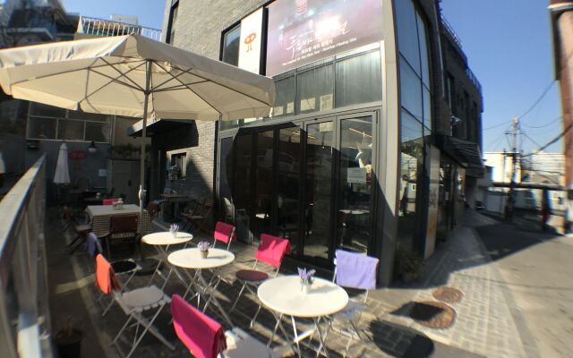 Myeongdong Artmonstay Guesthouse